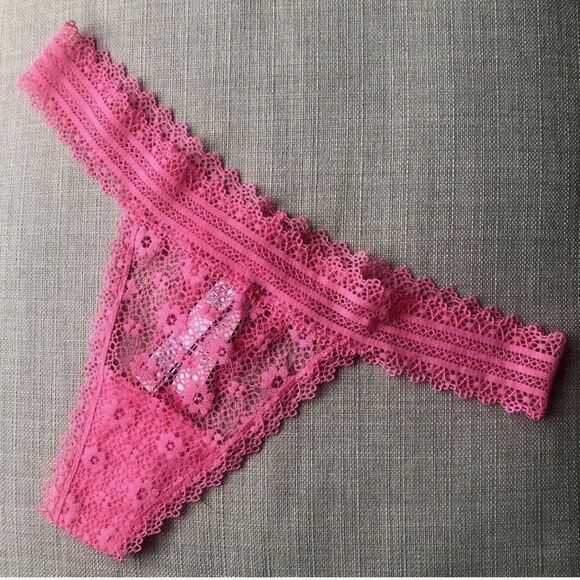 NWT Victoria’s Secret Raspberry Pink Floral Lace Embroidered Thong Panty Sz L - Picture 1 of 6